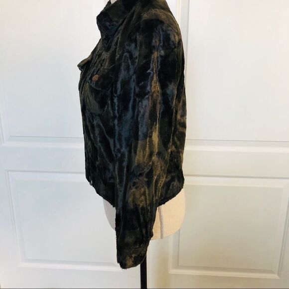 Rosner Women Olive Green Camo Short Fur Jacket - Picture 2 of 8